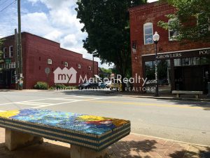 Growlers and artisic mosaic bench in Noda